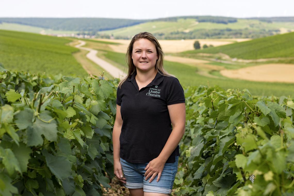 Dne-des-4-chemins_Isabelle-Gautheron-Collin-1-retaille hve Bouteille-Domaine-des-Quatre-Chemins---Série-3-bouteilles-2018 DOMAINE QUATRE CHEMINS